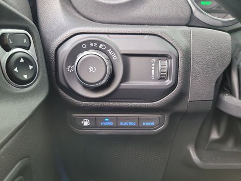 Used 2023 Jeep Wrangler Unlimited Sahara image 27