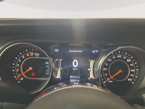 Used 2022 Jeep Wrangler Unlimited Sahara AWD/4WD image 7
