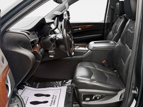 Used 2019 Cadillac Escalade ESV Luxury AWD/4WD image 12