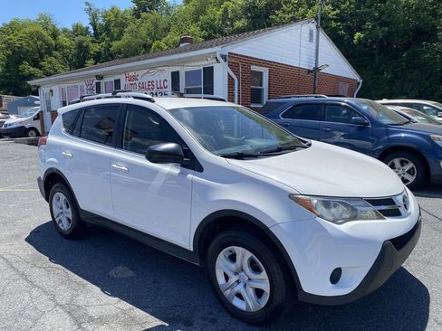 Used 2015 Toyota RAV4 LE FWD image 2