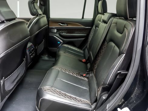 Used 2023 Jeep Grand Cherokee Summit AWD/4WD image 11