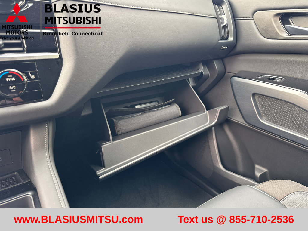 Used 2025 Nissan Pathfinder SL AWD/4WD image 25
