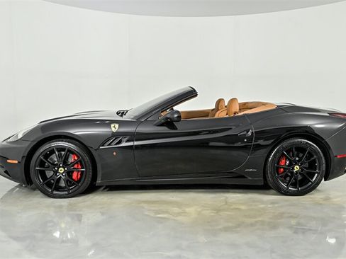 Used 2010 Ferrari California RWD image 7
