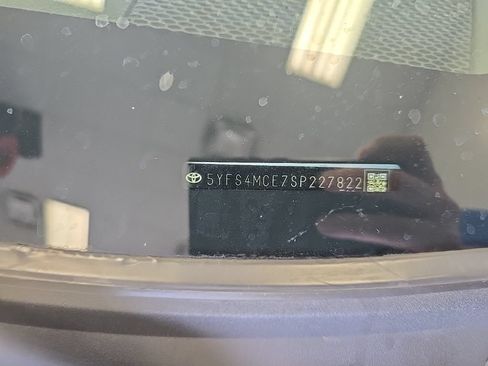 Used 2025 Toyota Corolla SE FWD image 8