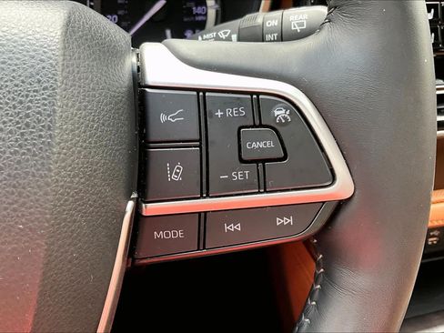 Used 2022 Toyota Highlander Platinum AWD/4WD image 23