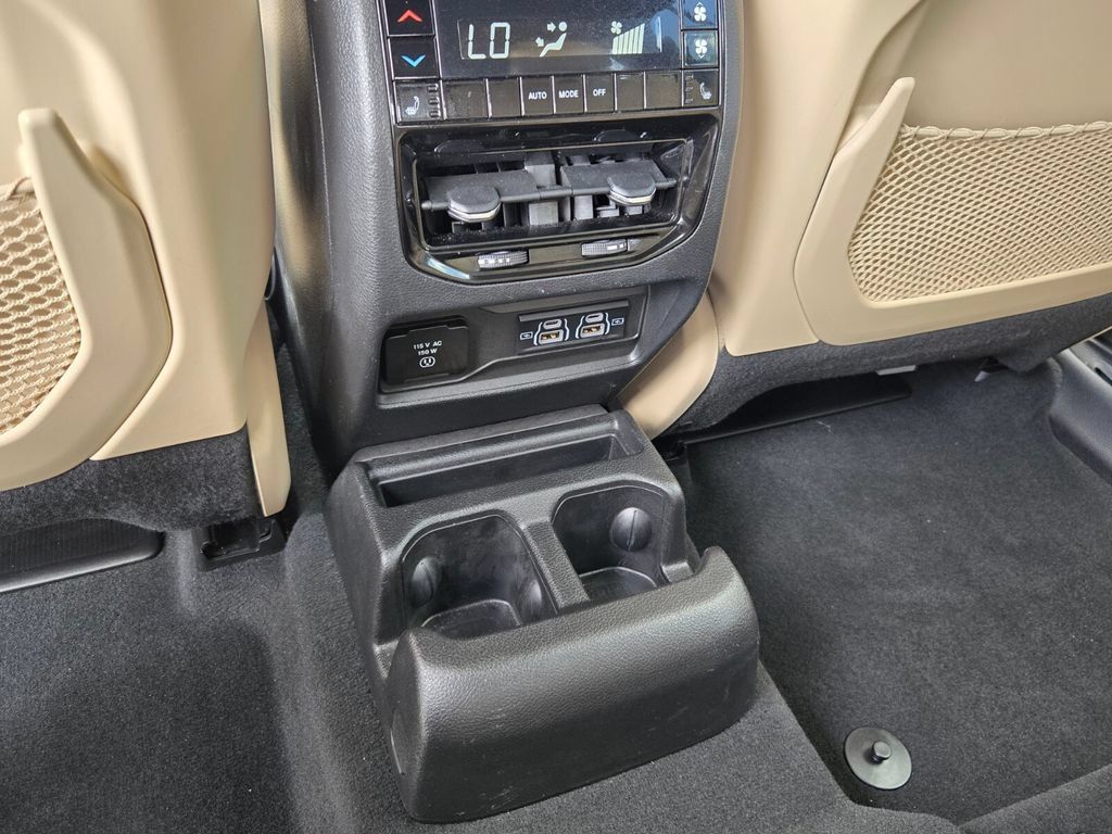 Used 2023 Jeep Grand Cherokee L Limited w/ Luxury Tech Group II RWD image 16