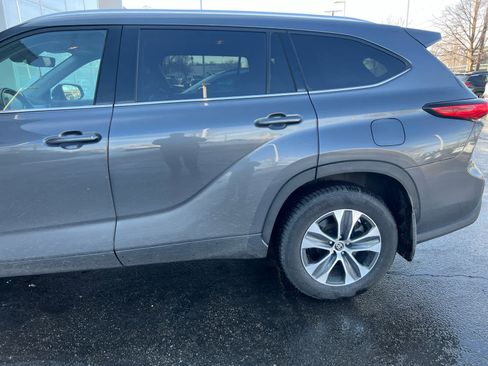 Used 2022 Toyota Highlander XLE image 17