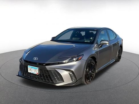 Used 2025 Toyota Camry LE image 7