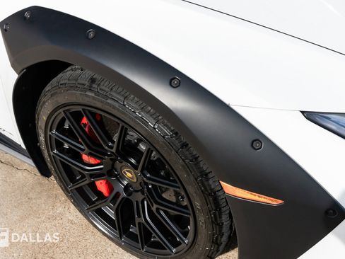 Used 2023 Lamborghini Huracan Sterrato image 24