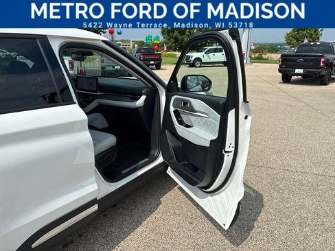Used 2025 Ford Explorer Platinum w/ Ultimate Package AWD/4WD image 52