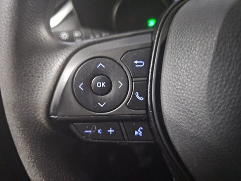 Used 2021 Toyota RAV4 XLE w/ Convenience Package FWD image 17