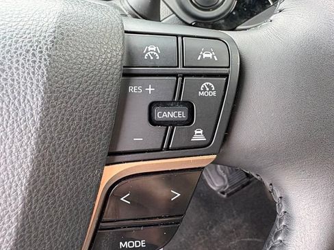Used 2023 Toyota Crown AWD/4WD image 22