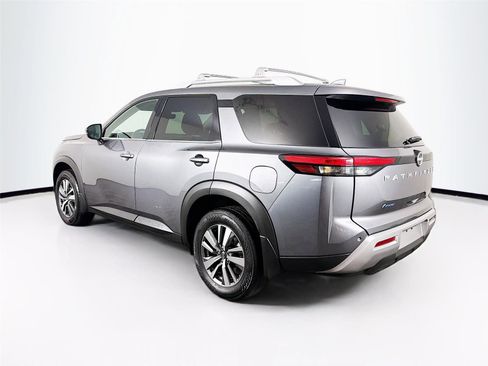 Used 2025 Nissan Pathfinder SL AWD/4WD image 5