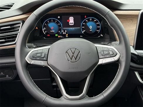 New 2026 Volkswagen Atlas SE image 9