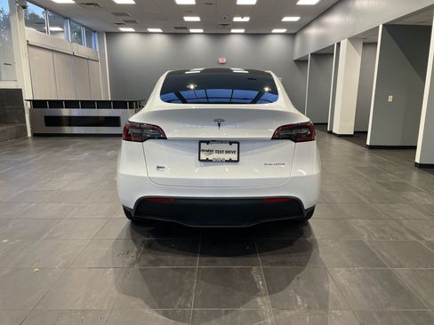 Used 2023 Tesla Model Y AWD image 9