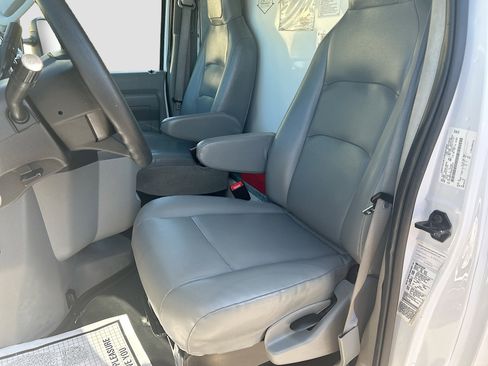 Used 2022 Ford E-350 and Econoline 350 Super Duty image 19