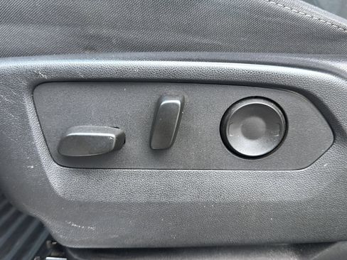 Used 2025 Chevrolet Silverado 2500 LT w/ Convenience Package image 13