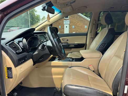Used 2018 Kia Sedona EX FWD image 12