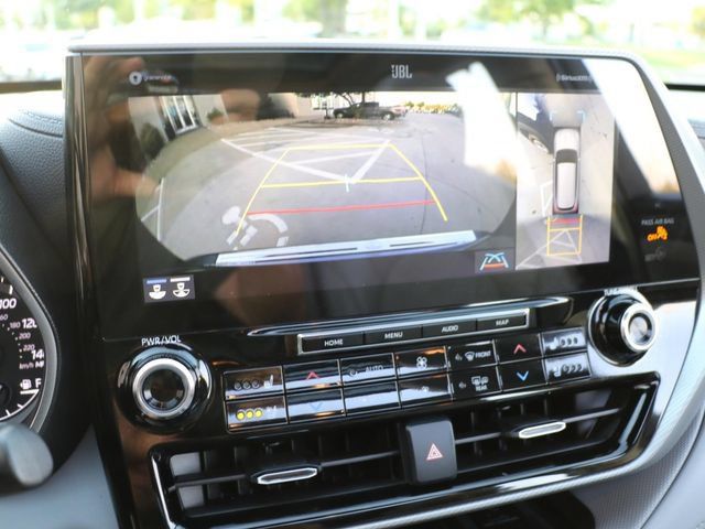 Used 2021 Toyota Highlander Platinum AWD/4WD image 25