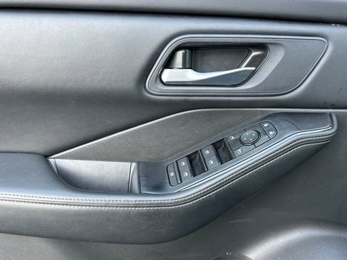 Used 2024 Nissan Rogue SV image 11