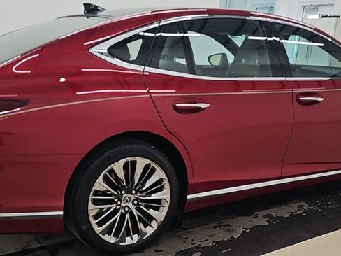 Used 2023 Lexus LS 500 AWD w/ Interior Upgrade Package image 9