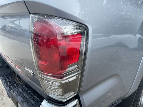 Used 2016 Toyota Tacoma Limited w/ Towing Package AWD/4WD image 8
