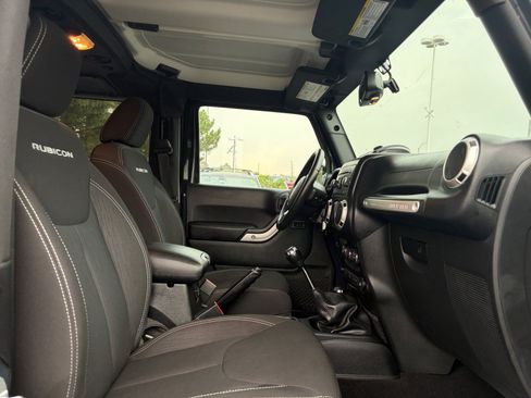 Used 2016 Jeep Wrangler Rubicon w/ Power Convenience Group AWD/4WD image 30