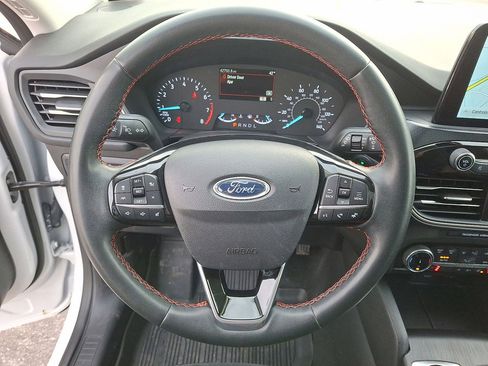 Certified 2022 Ford Escape SEL w/ SEL Stealth AWD Package image 16