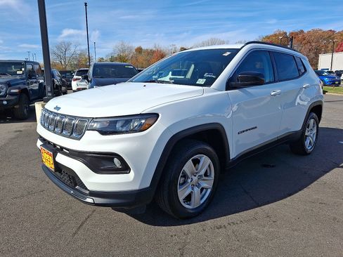 Certified 2022 Jeep Compass Latitude w/ Convenience Group image 3