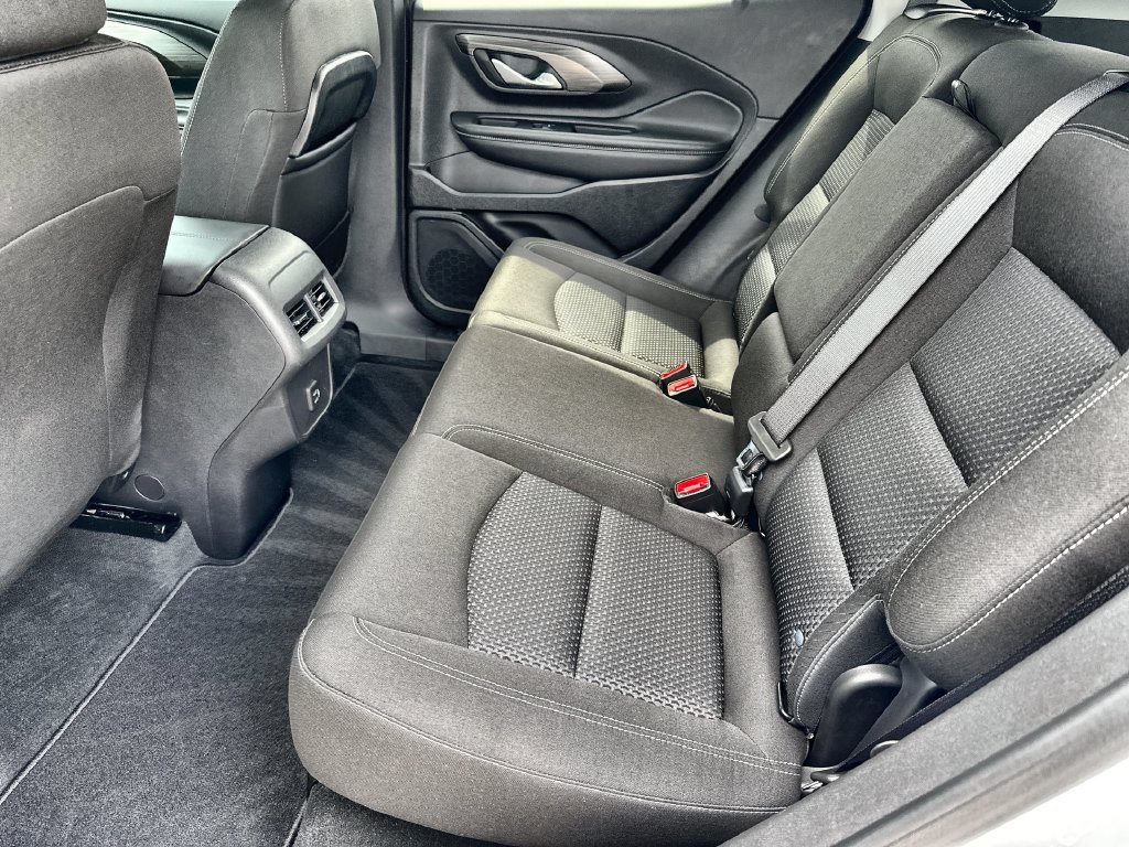 Used 2024 GMC Terrain SLE w/ Driver Convenience Package FWD image 5