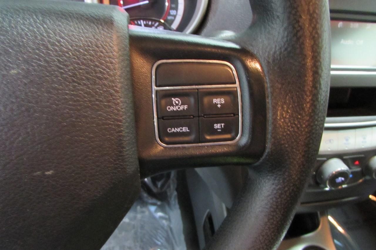 Used 2017 Dodge Journey SE w/ Flexible Seating Group FWD image 16