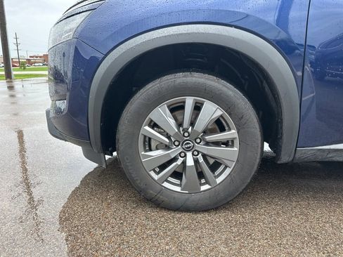 Used 2025 Nissan Pathfinder SV image 18