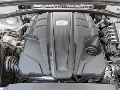 Certified 2024 Porsche Macan S AWD/4WD image 35