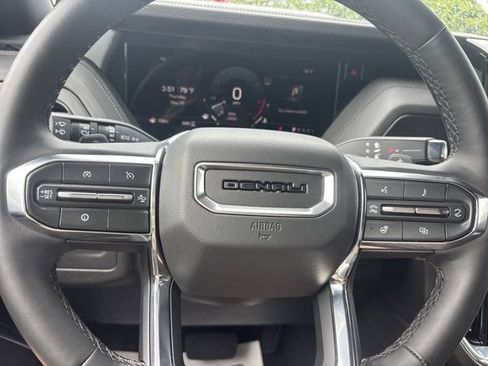 Used 2025 GMC Yukon XL Denali AWD/4WD image 30
