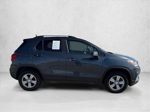 Used 2022 Chevrolet Trax LT w/ Premium Seat Package image 4