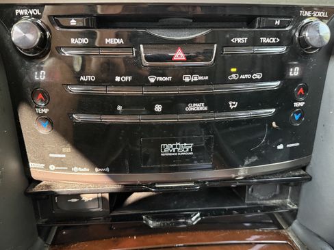Used 2020 Lexus LX 570 4WD w/ Luxury Package image 27