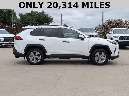 Used 2025 Toyota RAV4 XLE w/ Convenience Package AWD/4WD image 4
