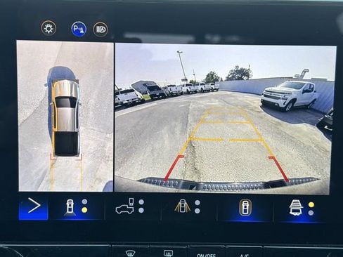 Used 2024 Chevrolet Colorado Trail Boss w/ Technology Package image 19