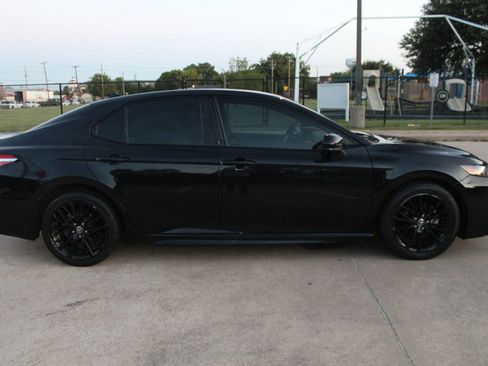 Used 2020 Toyota Camry SE image 6