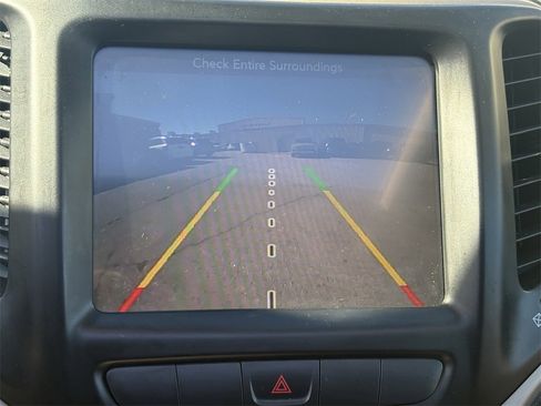 Used 2015 Jeep Cherokee Limited w/ Luxury Group image 20