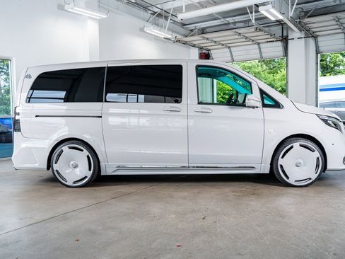 Used 2023 Mercedes-Benz Metris Passenger image 5