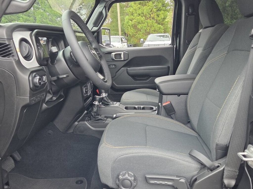 Used 2026 Jeep Wrangler Sport AWD/4WD image 6