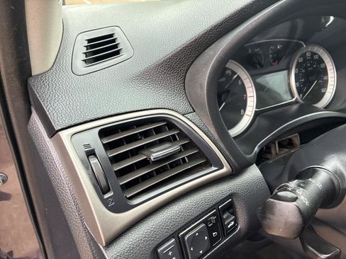 Used 2015 Nissan Sentra SV image 27