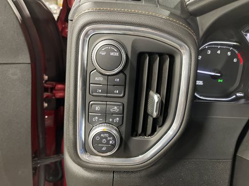 Used 2020 GMC Sierra 2500 AT4 w/ AT4 Premium Package image 21