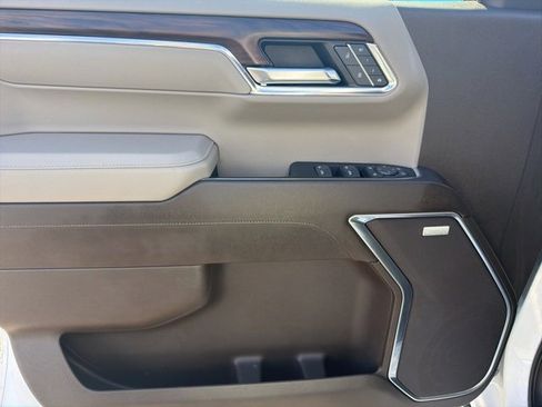 Used 2023 GMC Sierra 1500 SLT image 11