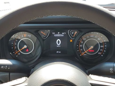 New 2025 Jeep Gladiator Sport image 25