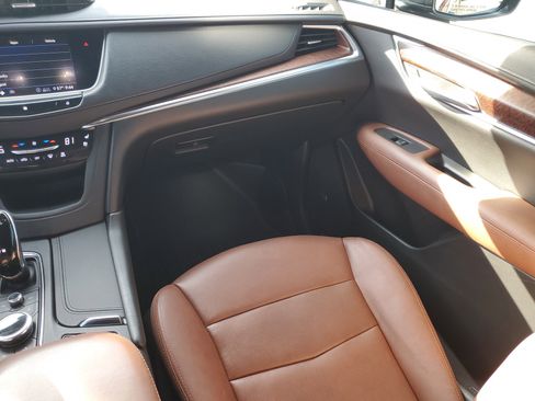 Used 2020 Cadillac XT5 Premium Luxury image 15