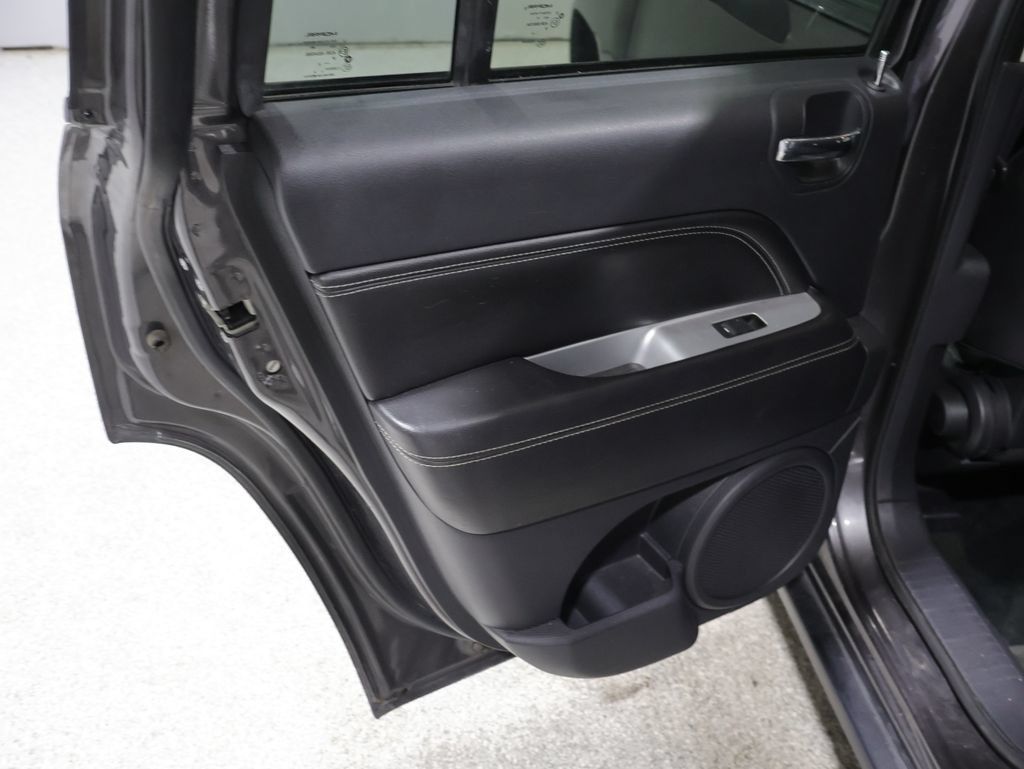 Used 2016 Jeep Compass Latitude AWD/4WD image 16