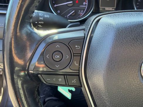 Used 2019 Toyota Camry SE FWD image 7