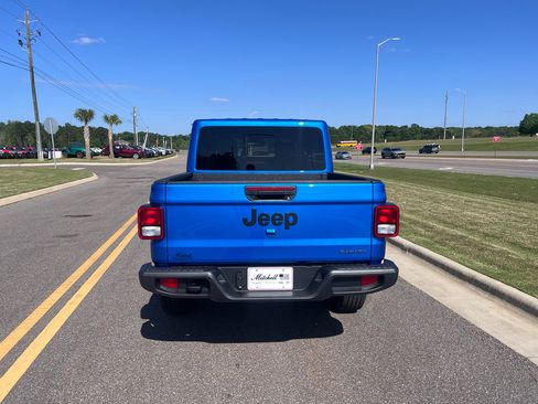 New 2026 Jeep Gladiator Sport image 7